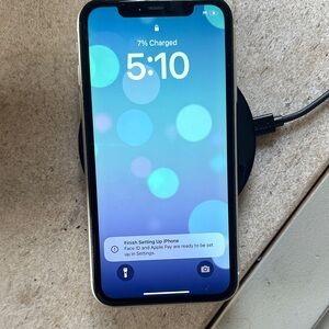 Unlocked Apple iPhone White  in perfect condition I phone 11 64GB